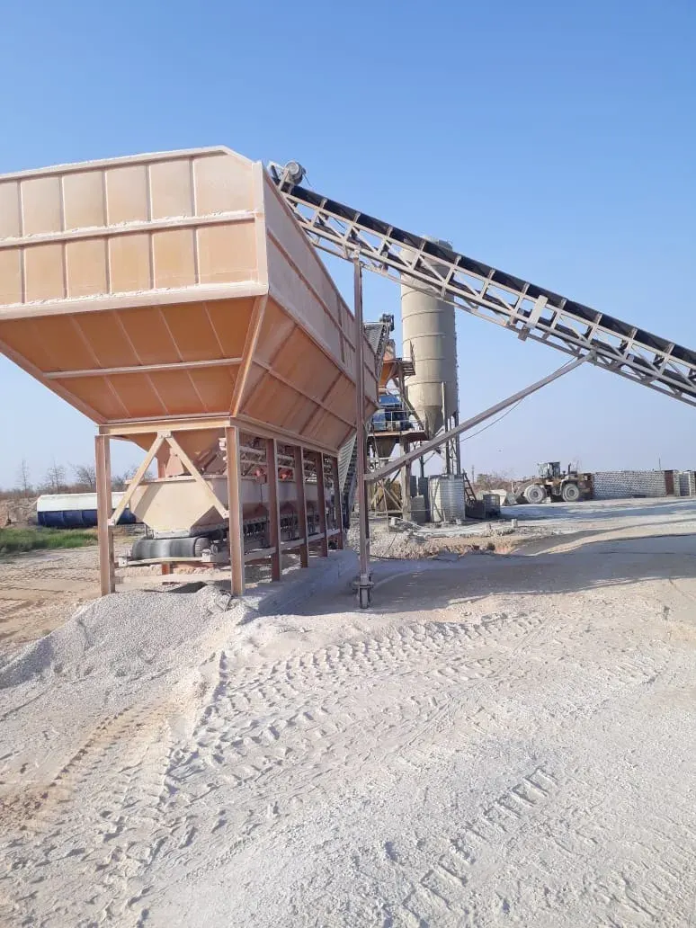 Aggregate hopper, conveyor and silo of a concrete plant