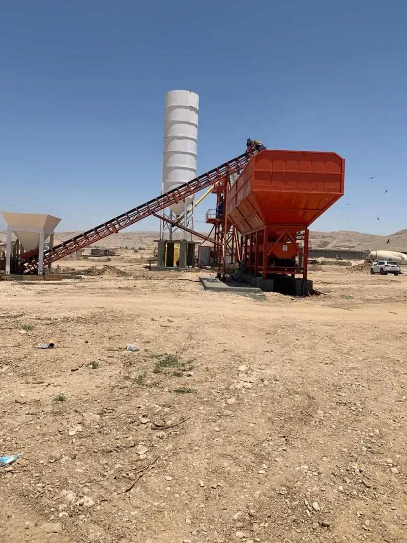 Concrete batching plant with aggregate hopper and cement silo