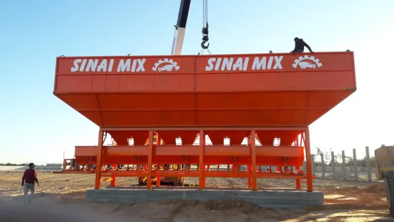 Four-bin aggregate feeder hopper for Sinai Mix